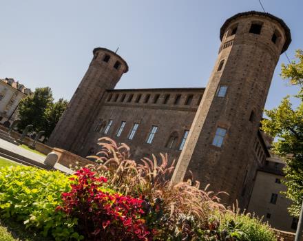Stay at the Best Western Hotel Le Rondini and visit the residences Relai and museums!