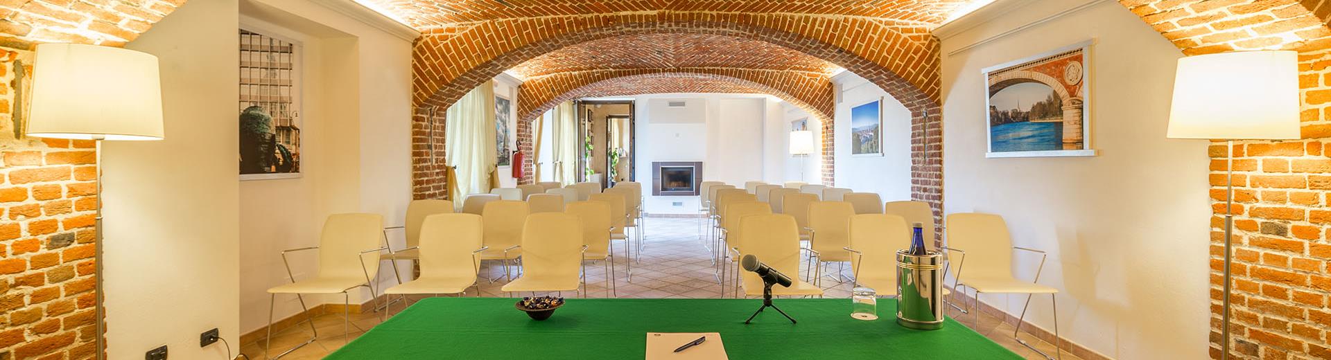 Meeting room 5 minutes from Turin Caselle airport. Ideal for conferences, team building, talks, brunches, light lunches and aperitifs
