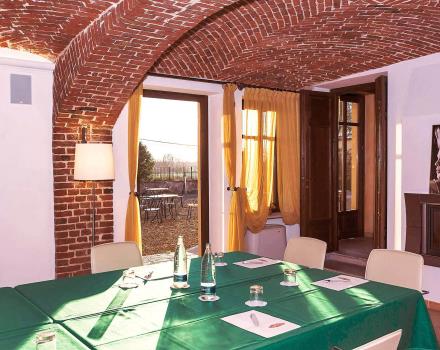 Meetings, aperitifs, Light Lunches, Team Building. Private events room near Turin Airport, Reggia di Venaria and main Golf Clubs