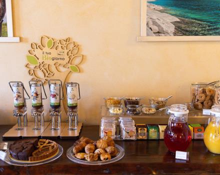 El desayuno en el BWP Hotel Le Rondini ofrece un rico bufé dulce y salado, productos locales, orgánicos, intolerantes y extractos de frutas y verduras.