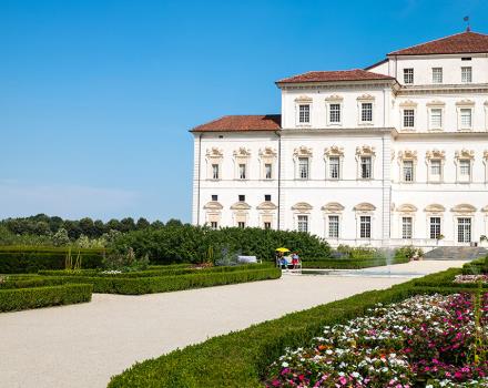 Bleiben Sie mit uns und besuchen Sie in 15 Minuten den 
Königspalast von Venaria mit seinen bezaubernden Gärten, Heimat von großen Ausstellungen und Konzerte zwischen Modernität und Kultur