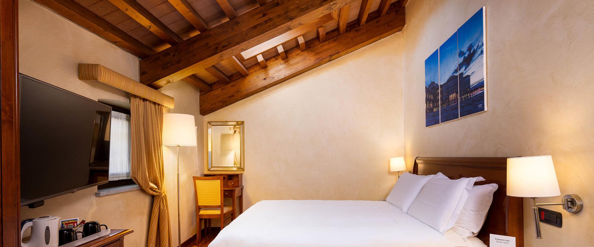 Die Superior Zimmer des BWP Hotel Le Rondini sind Beispiele der Eleganz und des Charmes. Feine Oberflächen, regenerierende Duschkabine mit Whirlpool und türkischem Bad.