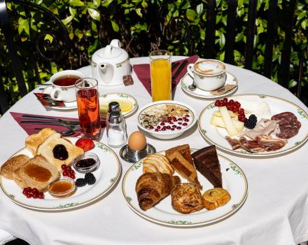 Breakfast at the BWP Hotel Le Rondini offers a rich sweet and savory buffet, typical local products, organic, for intolerances and extracts of fruit and vegetables