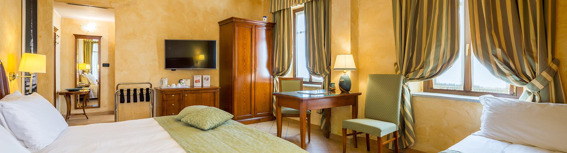 Die Zimmer des Best Western Plus Hotels Le Rondini Torino sind schlicht und elegant und spiegeln den Stil des alten Bauernhauses wider und machen Ihren Aufenthalt zu einem unvergesslichen Erlebnis