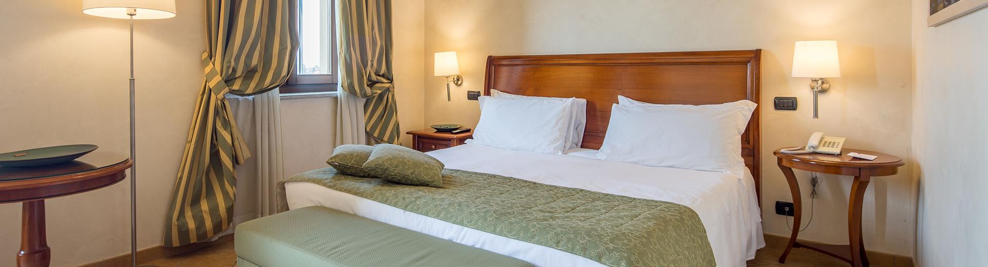 Les chambres Standard du Best Western Plus Hôtel Le Rondini, près de Turin et de son aéroport, sont conçues pour vous envelopper dans une atmosphère raffinée et familiale