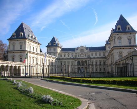 Buchen Sie mit uns und besuchen Sie eine königliche Residenz und der Park an den Ufern des Po, jetzt Sitz der Fakultät für Architektur-Politecnico di Torino