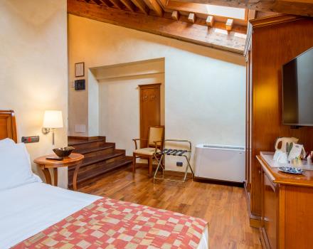 Die Superior Zimmer des Best Western Plus Hotel Le Rondini, nur einen Steinwurf von Turin entfernt, sind Beispiele der Eleganz und des Charmes. Feine Oberflächen, regenerierende Duschkabine mit Whirlpool und türkischem Bad.