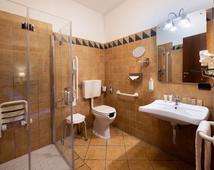 En el BWP Hotel Le Rondini, cerca de Turín, todas las habitaciones son accesibles y una de ellas cuenta con servicios para huéspedes con dificultades de movilidad.
